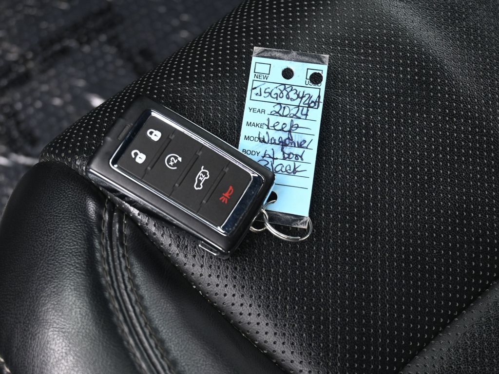 Used 2024 Diamond Black Crystal Pearlcoat Jeep Base image 18