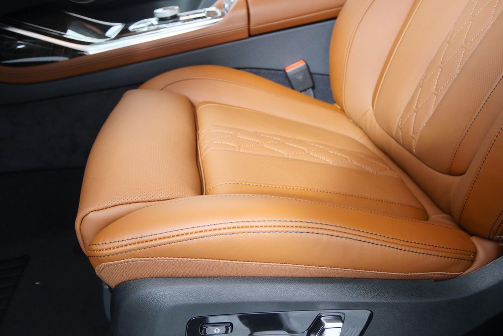 Thumbnail: 2026 BMW X7 - 11