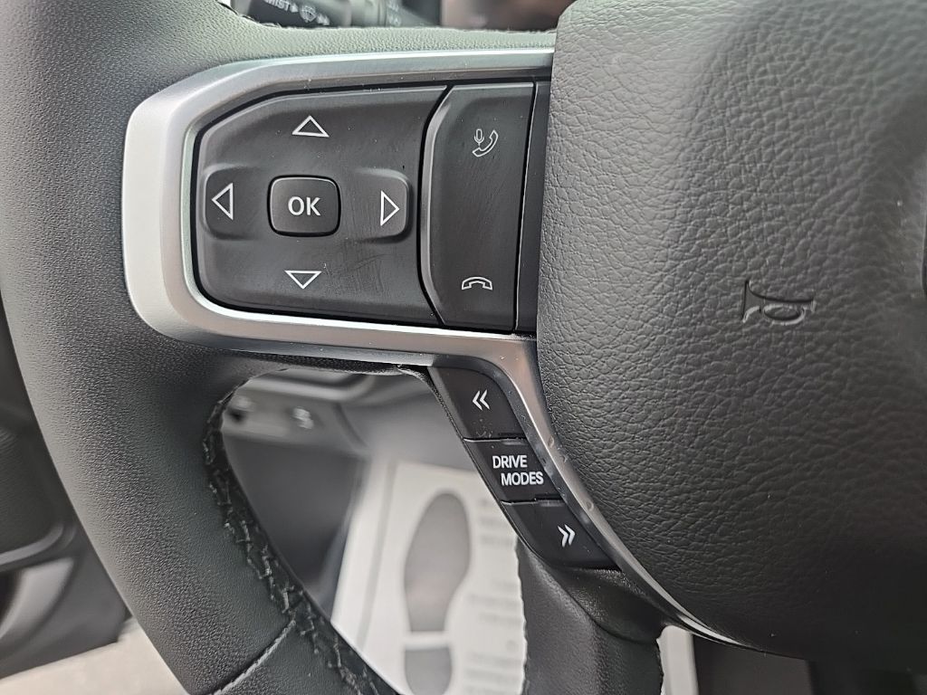 Used 2025 White Ram Big Horn/Lone Star image 29