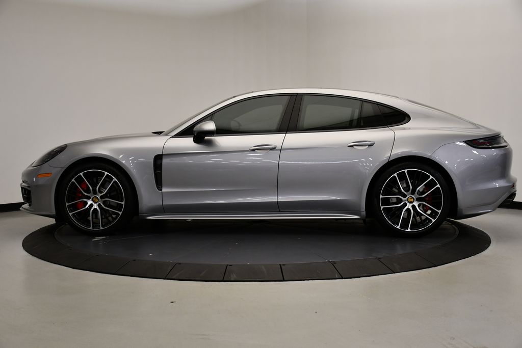 2023 Porsche Panamera GTS 2