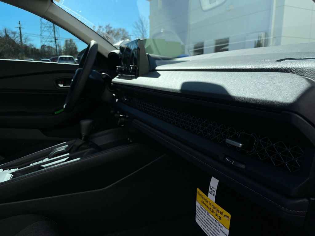 2025 Honda Accord SE 32