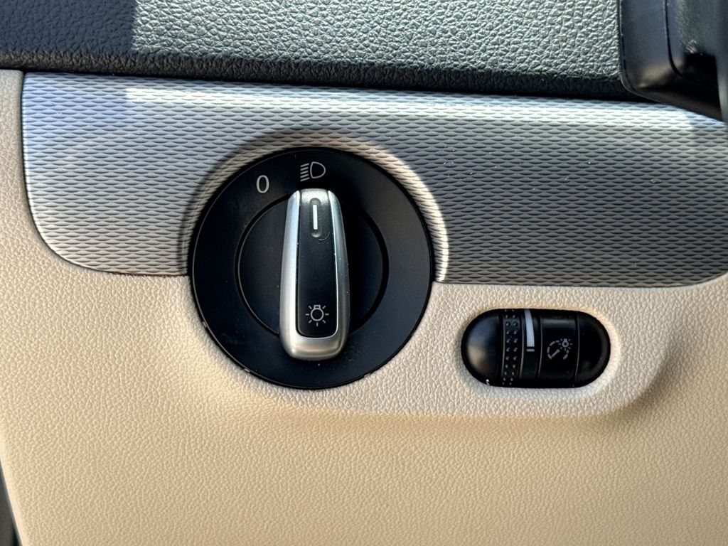 Thumbnail: 2015 Volkswagen Jetta - 28