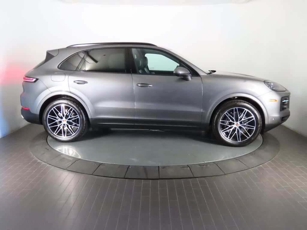 Thumbnail: 2025 Porsche Cayenne - 8