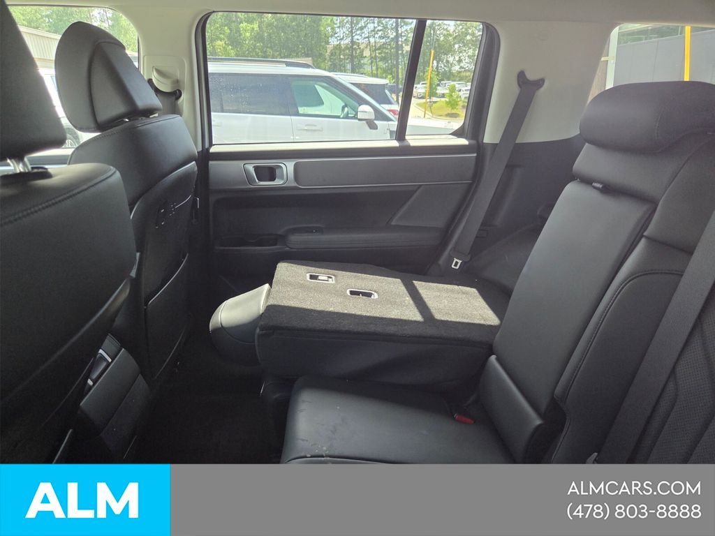 Used 2024 White Hyundai SEL image 6