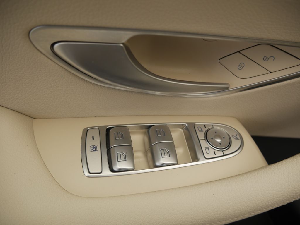 Thumbnail: 2023 Mercedes-Benz E-Class - 18