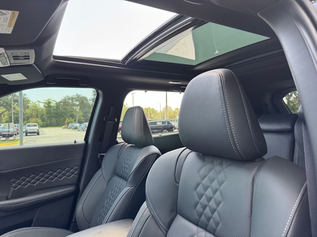 2025 Mitsubishi Outlander PHEV SEL photo 25