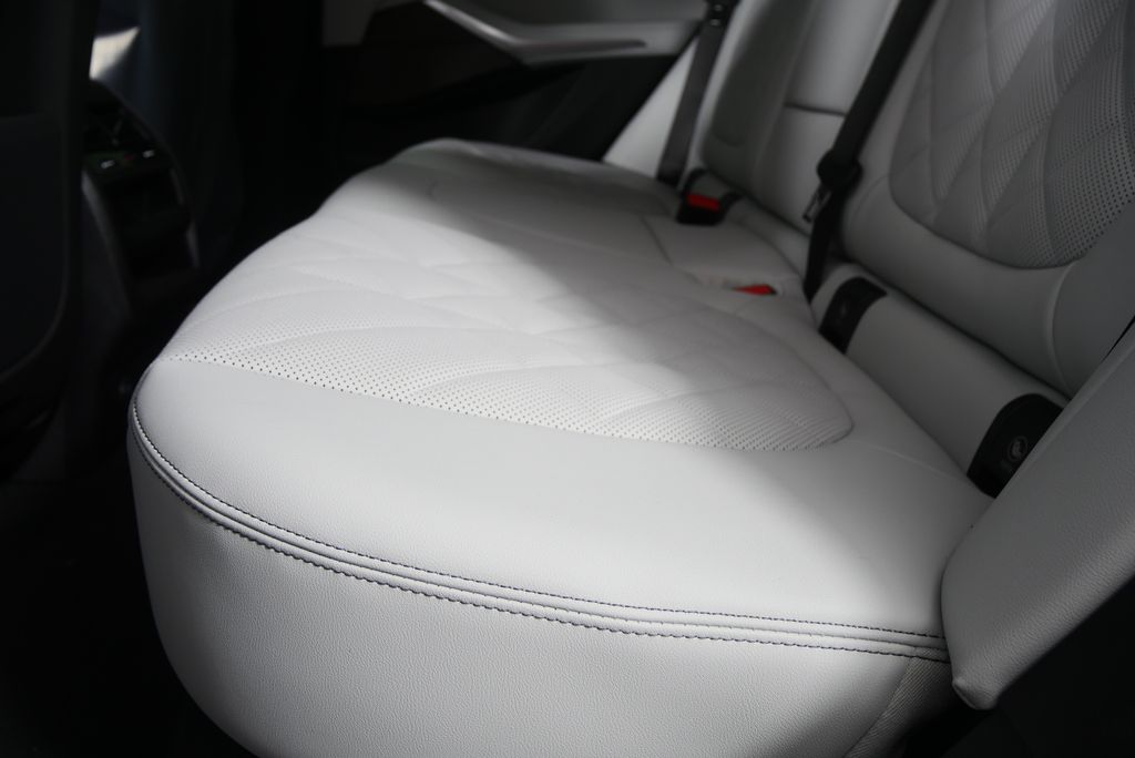 Thumbnail: 2026 BMW X5 - 15