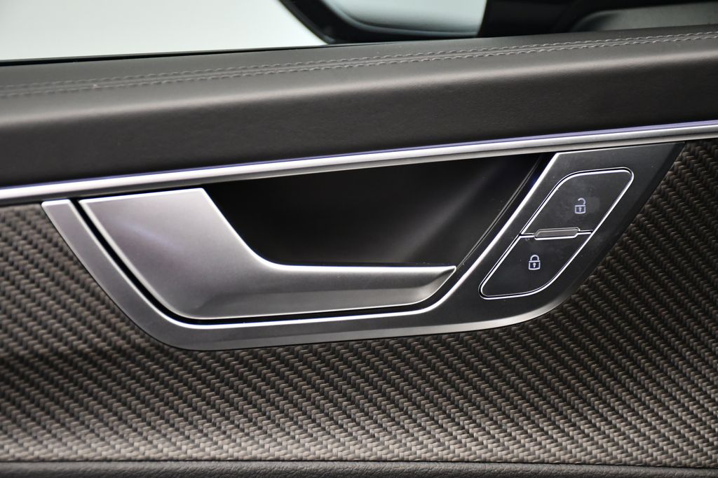 Thumbnail: 2024 Audi RS 6 - 32