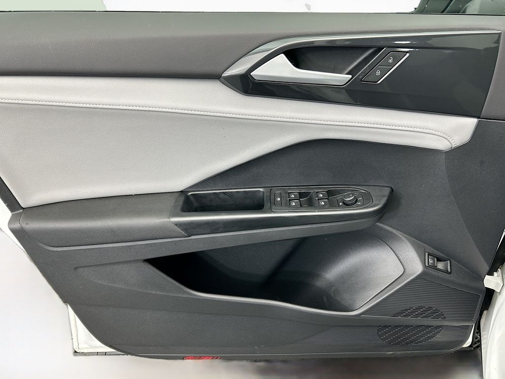 Thumbnail: 2022 Volkswagen Taos - 23