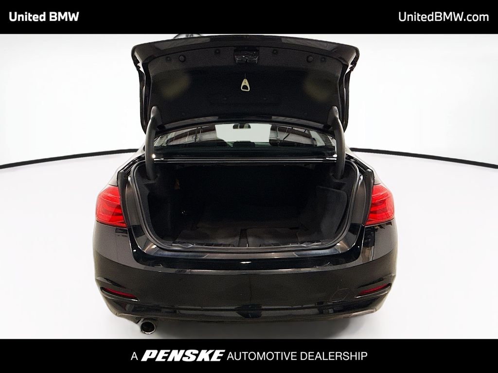 Thumbnail: 2018 BMW 3 Series - 12