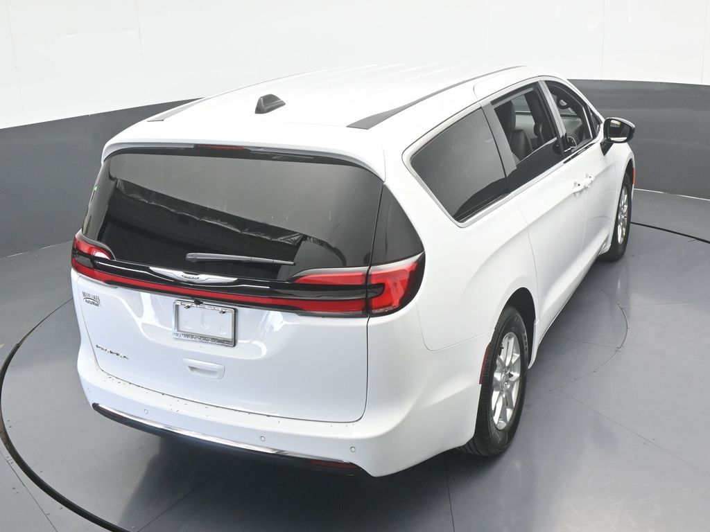 New 2026 Bright White Clearcoat Chrysler Select image 43