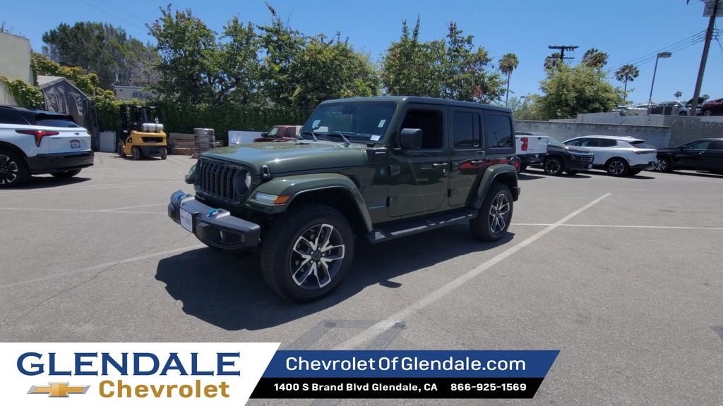 View vehicle photo 4