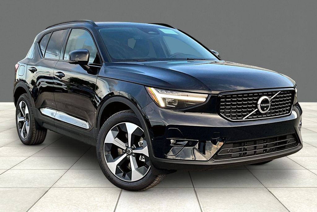 2026 Volvo XC40 Plus - Photo 13