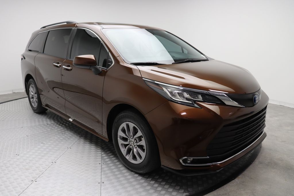 2022 Toyota Sienna XLE 6