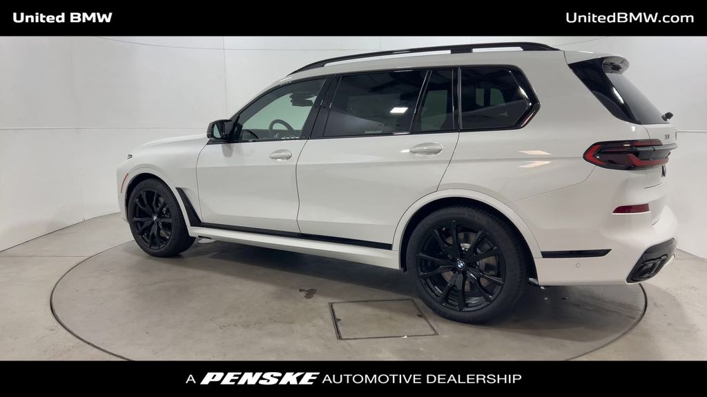 2025 BMW X7 M60i 6