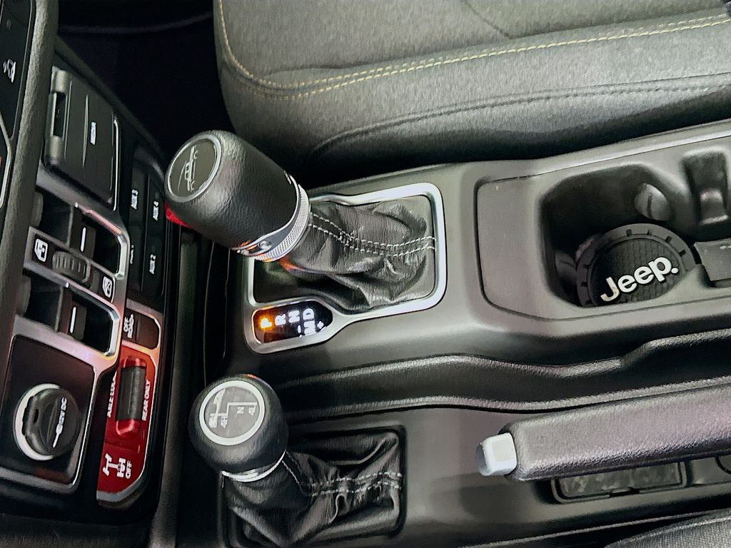 Thumbnail: 2024 Jeep Gladiator - 16