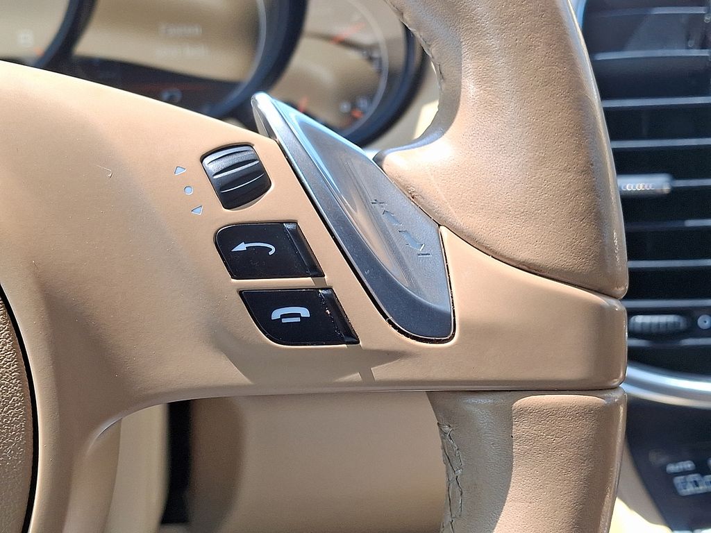 Thumbnail: 2011 Porsche Cayenne - 15