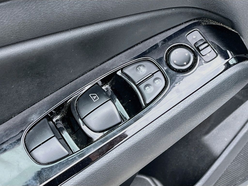 2024 Nissan Altima 2.5 SR Silver at North Houston Mitsubishi