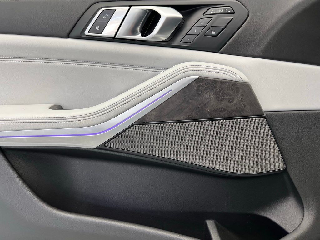 Thumbnail: 2023 BMW X7 - 22