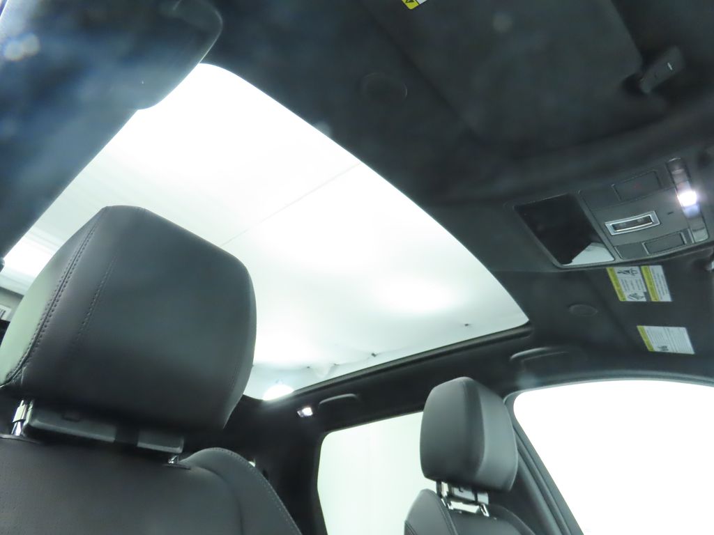 Thumbnail: 2024 Land Rover Discovery Sport - 20