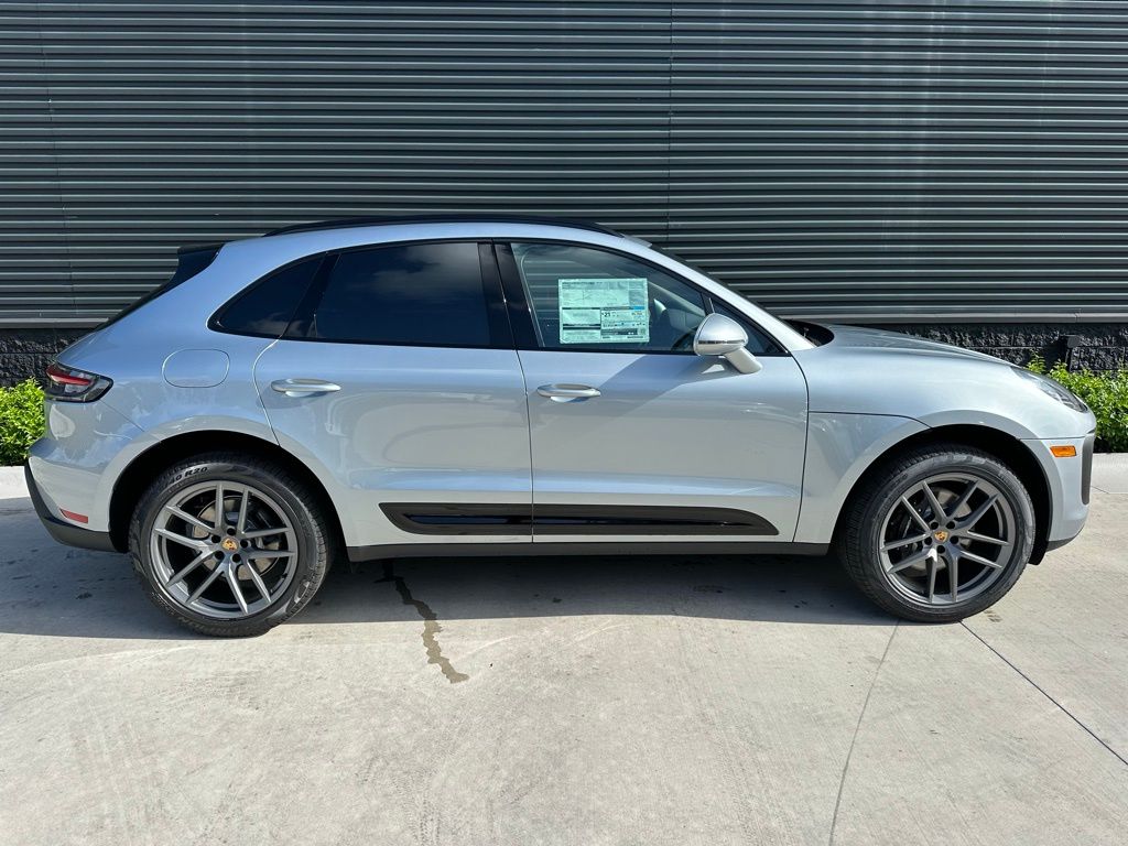 Thumbnail: 2025 Porsche Macan - 8