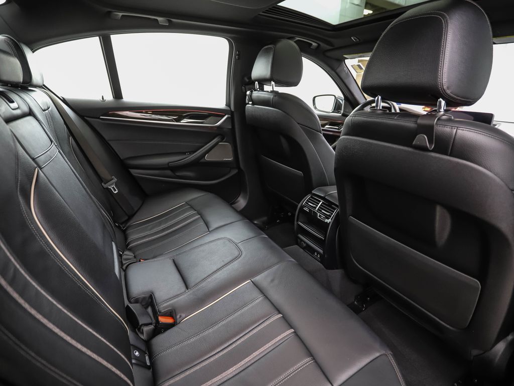 Thumbnail: 2021 BMW 5 Series - 26