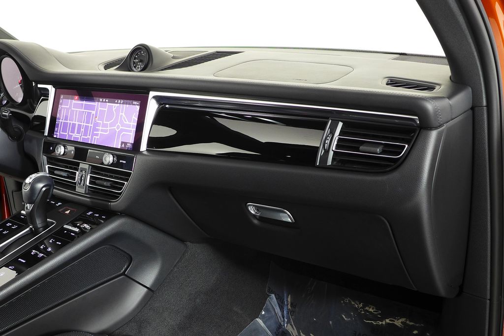 Thumbnail: 2022 Porsche Macan - 14