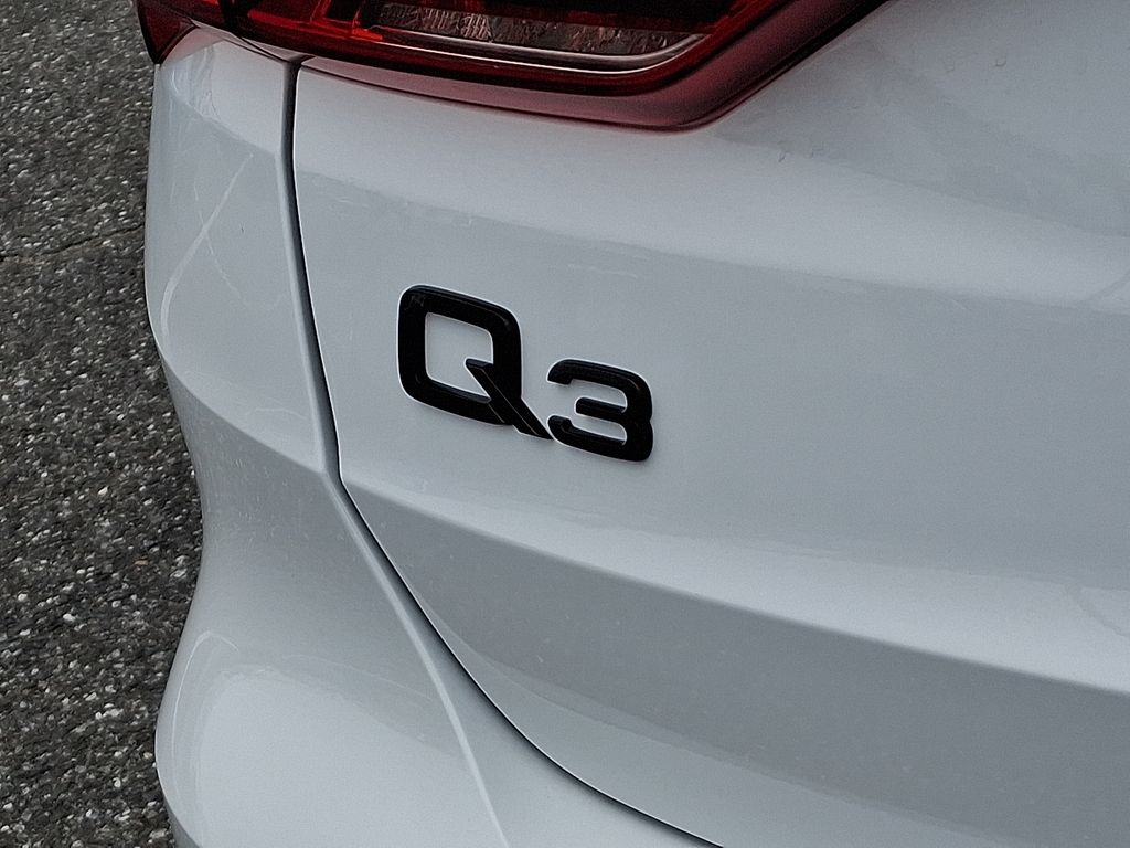 Thumbnail: 2025 Audi Q3 - 11