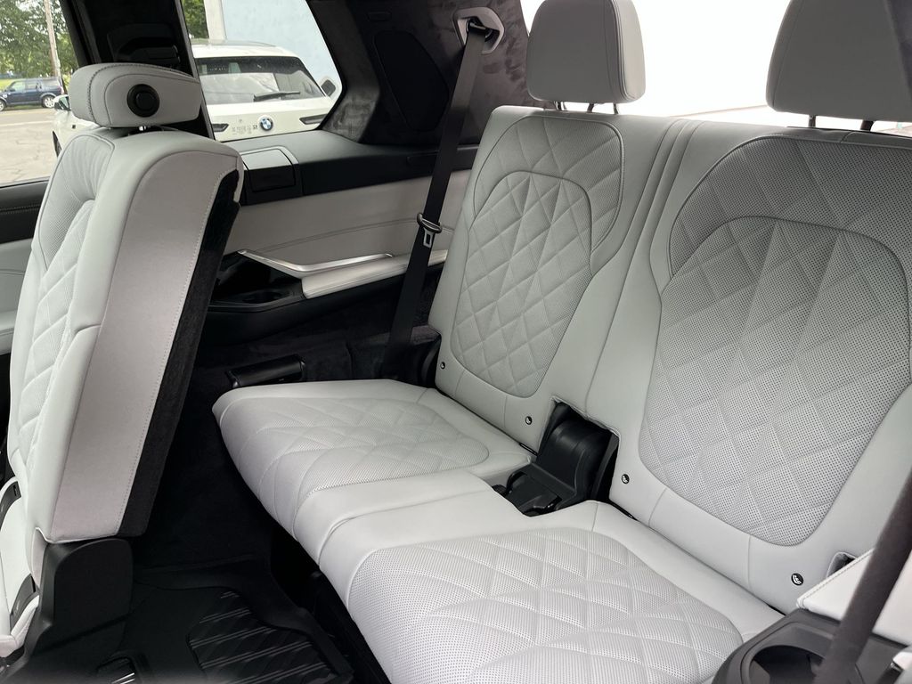 Thumbnail: 2026 BMW X7 - 24