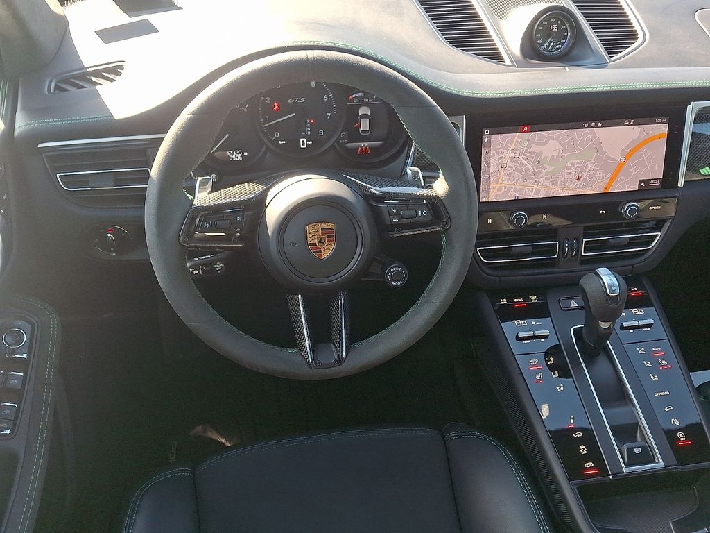 Thumbnail: 2022 Porsche Macan - 15