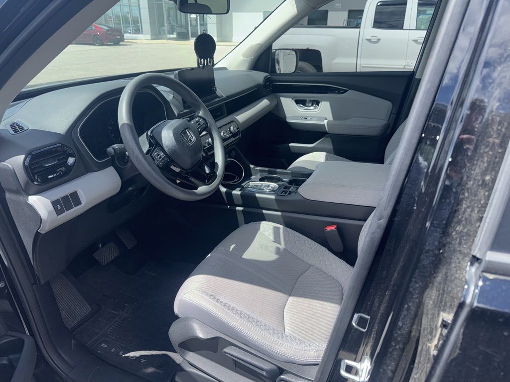 View vehicle photo 7