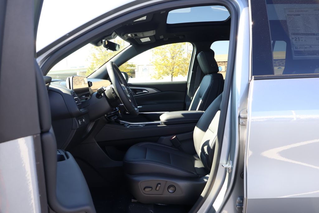 Thumbnail: 2026 Chevrolet Traverse - 14