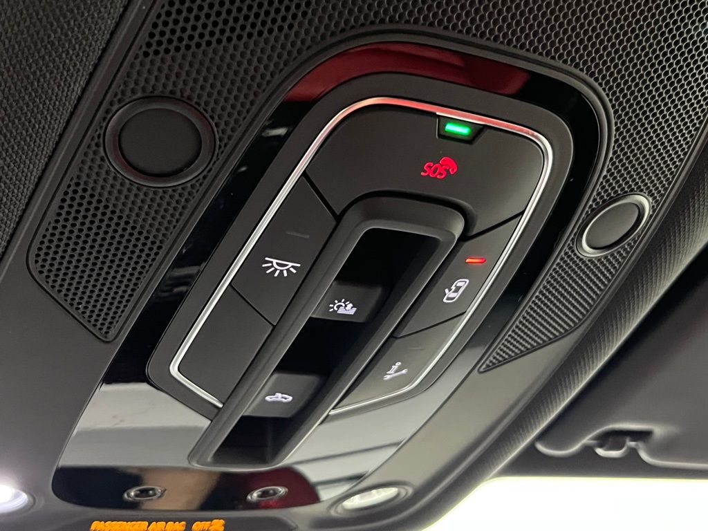 Thumbnail: 2022 Audi SQ5 - 25