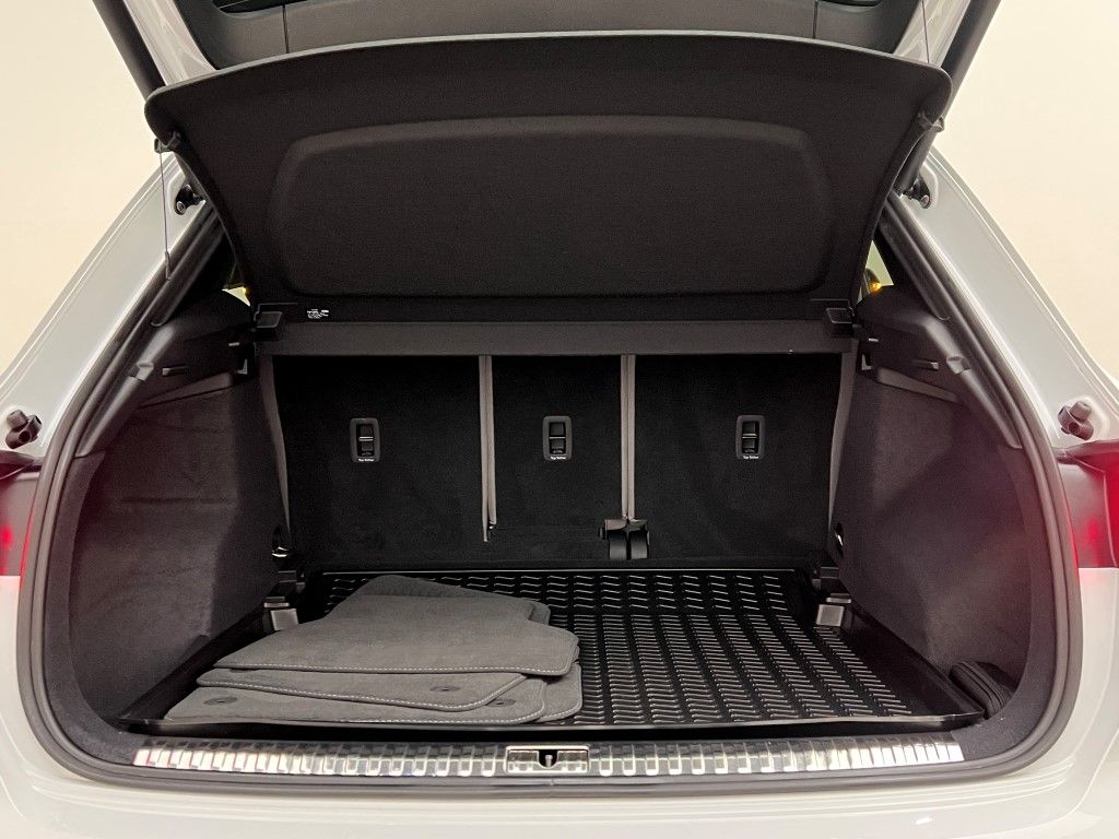 Thumbnail: 2023 Audi Q3 - 10