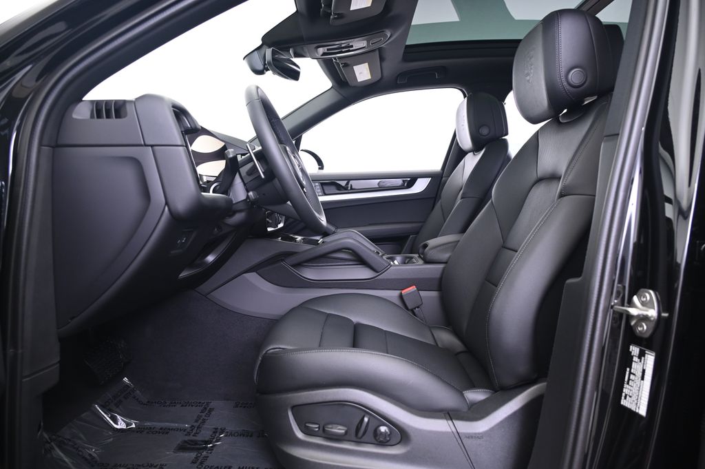 Thumbnail: 2025 Porsche Cayenne - 29