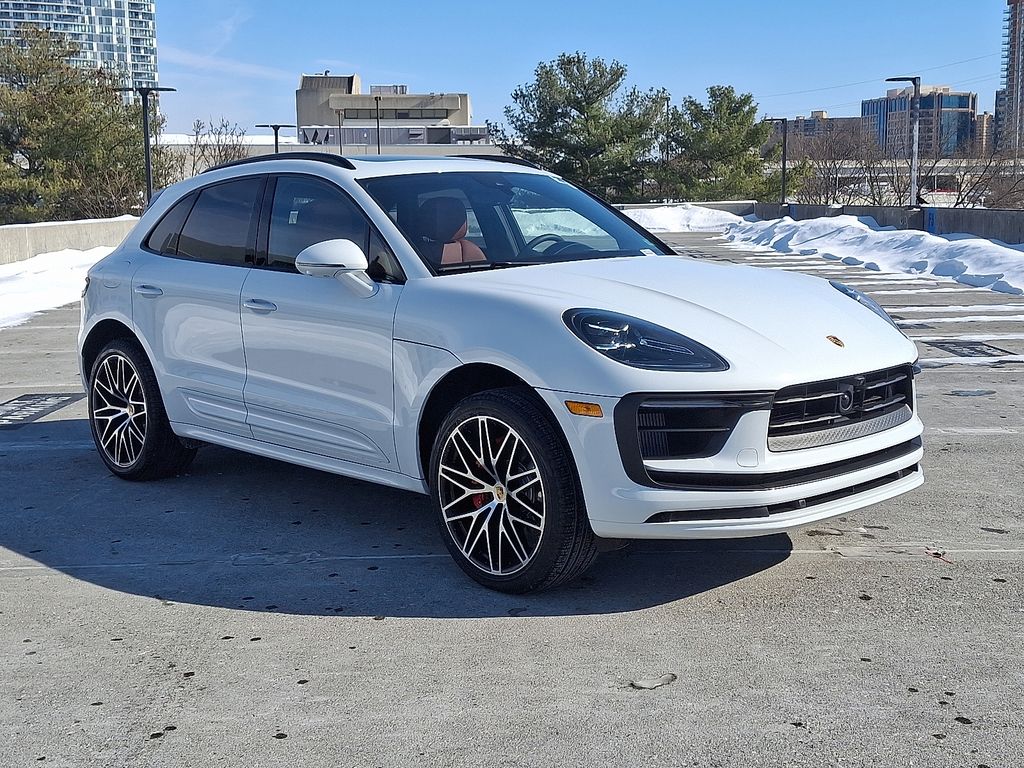 Thumbnail: 2026 Porsche Macan - 7