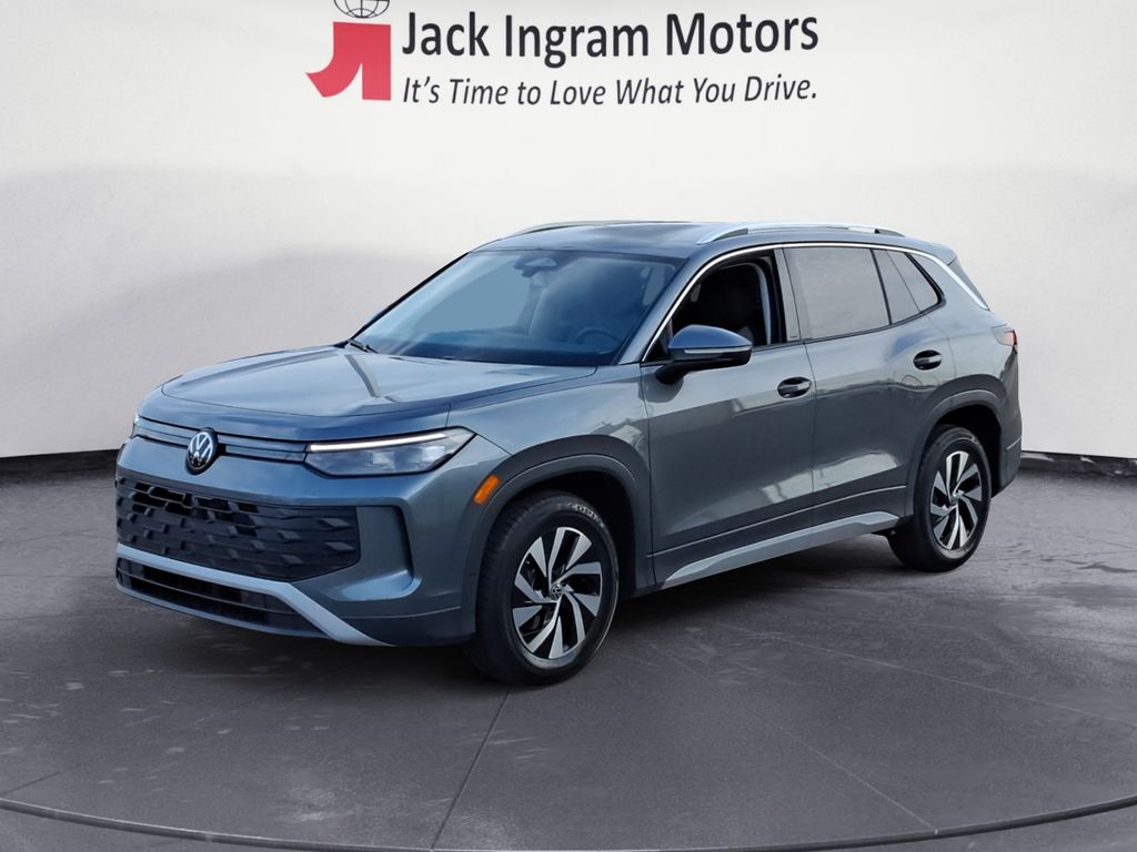 used 2025 Volkswagen Tiguan car, priced at $25,999