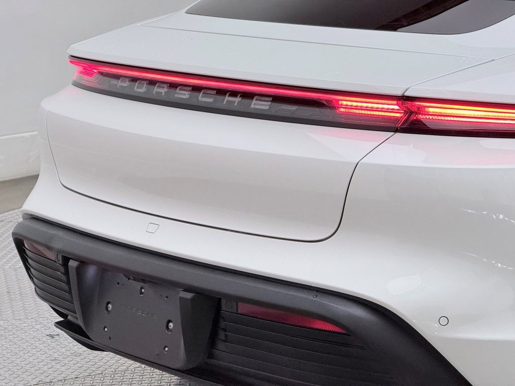 Thumbnail: 2020 Porsche Taycan - 18