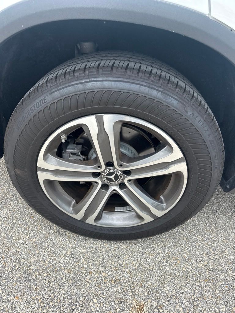 Used 2020  Mercedes-Benz GLC 300 image 12
