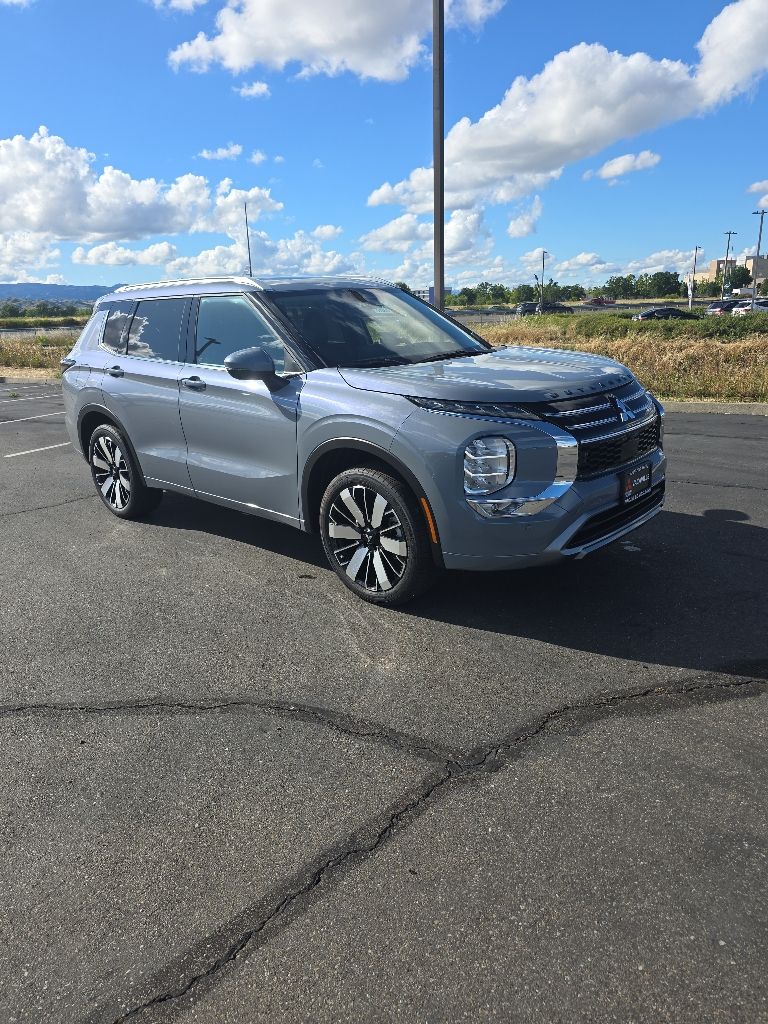 2026 Mitsubishi Outlander SEL FWD's photo
