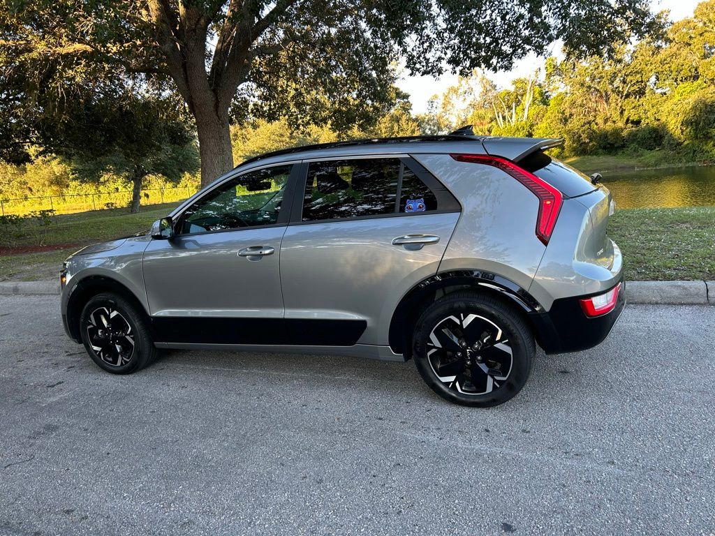 Thumbnail: 2023 Kia Niro - 3
