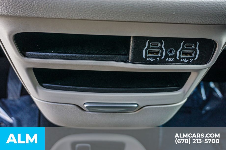 2024 Chrysler Pacifica Touring L photo 43
