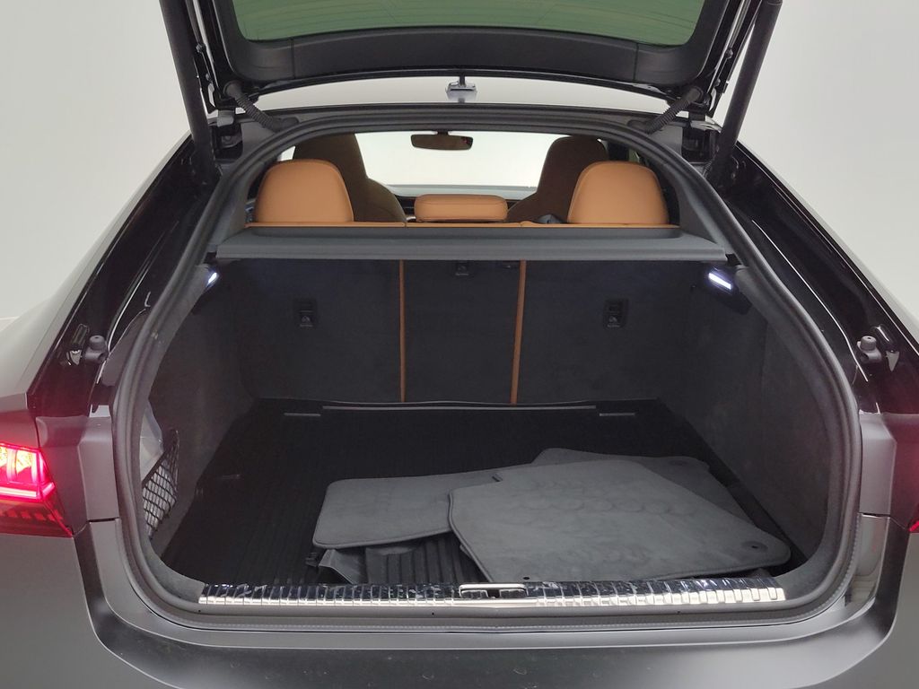 Thumbnail: 2024 Audi RS 7 - 9