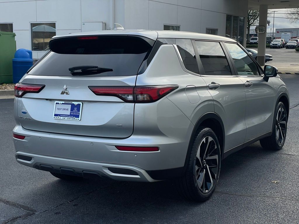 Thumbnail: 2024 Mitsubishi Outlander - 6