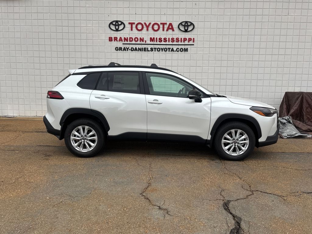 2026 Toyota Corolla Cross LE's photo