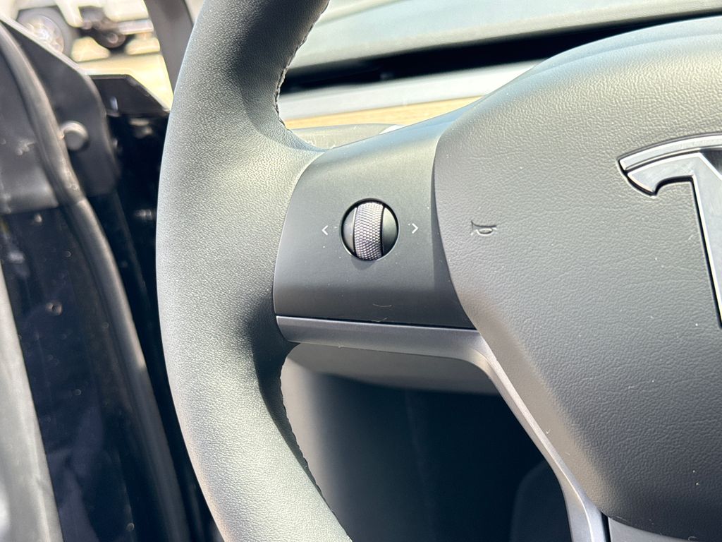 Used 2023  Tesla Standard Range image 15