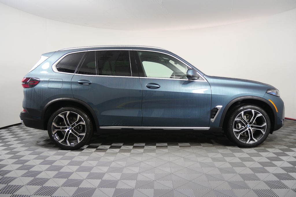 Thumbnail: 2026 BMW X5 - 2