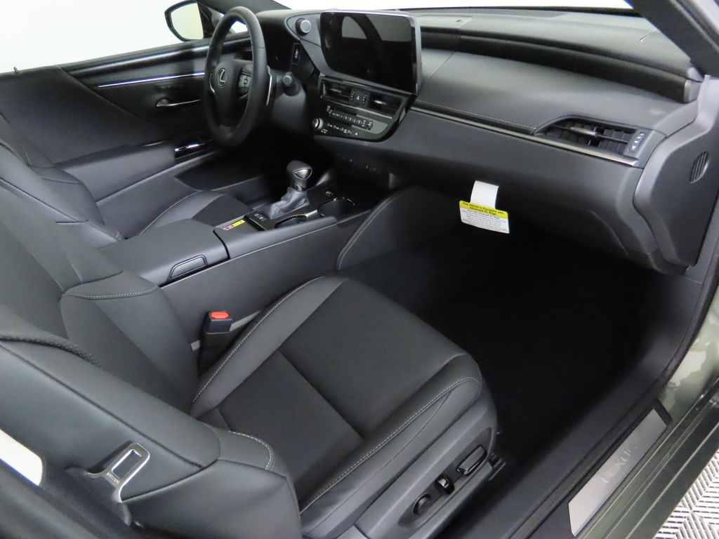 2025 Lexus ES Hybrid 300h 18