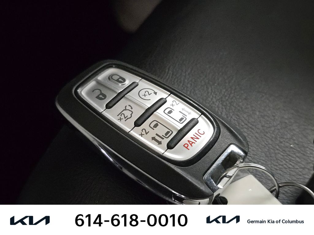 Used 2022 Gray Chrysler Touring L image 33