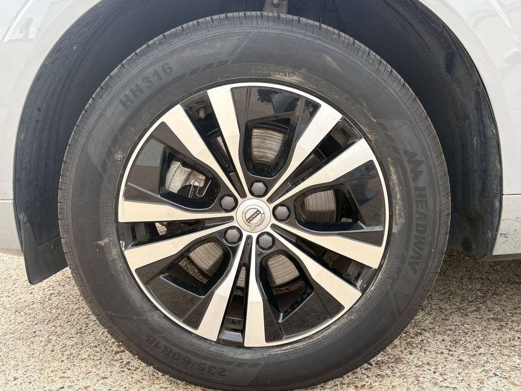 Certified Used 2024 Gray Metallic Volvo B5 Core image 8